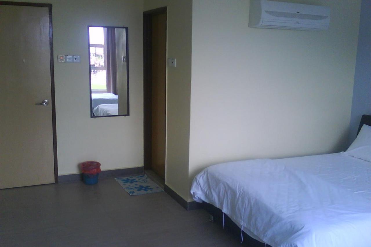 Oyo 90021 Star View Hotel Kampong Batu Tiga Kültér fotó