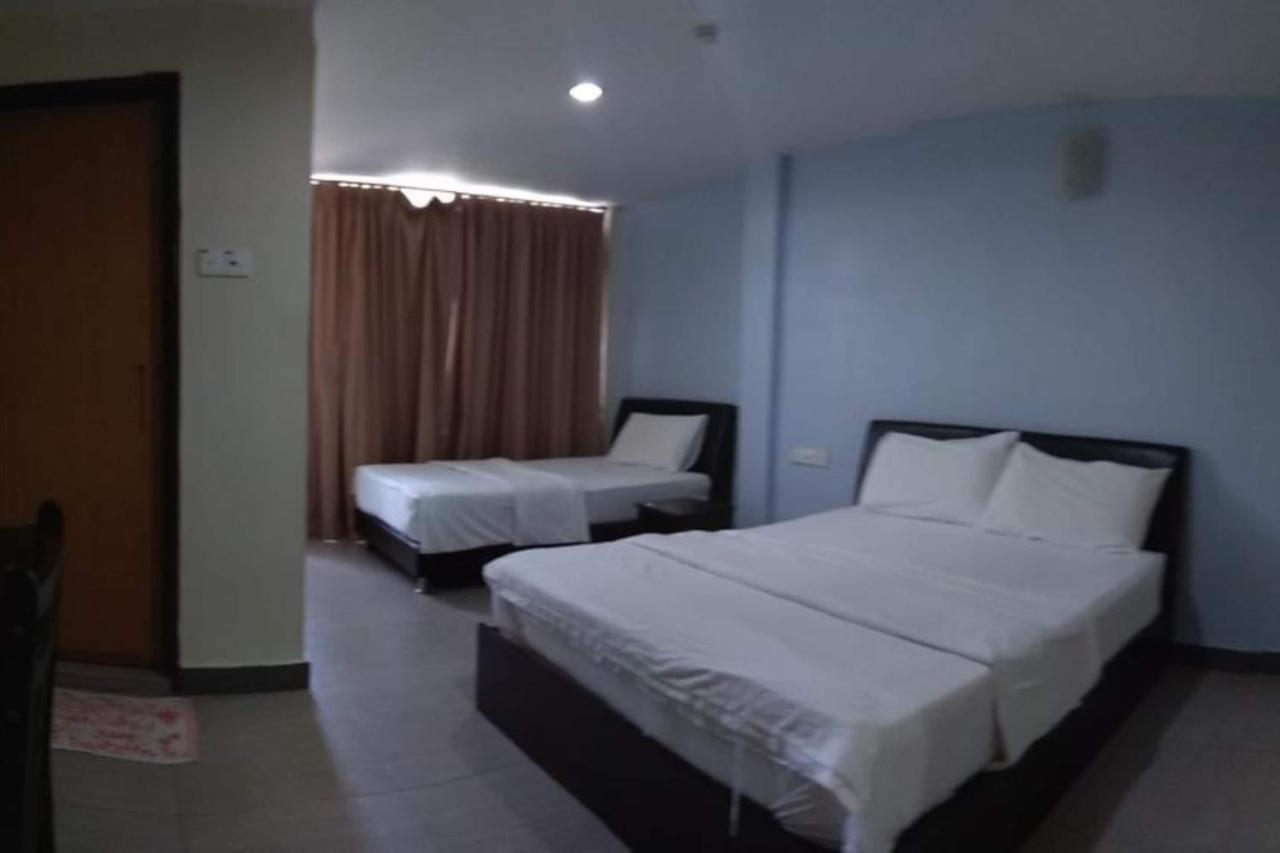 Oyo 90021 Star View Hotel Kampong Batu Tiga Kültér fotó