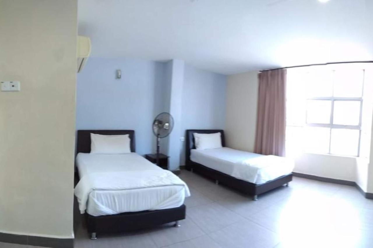 Oyo 90021 Star View Hotel Kampong Batu Tiga Kültér fotó