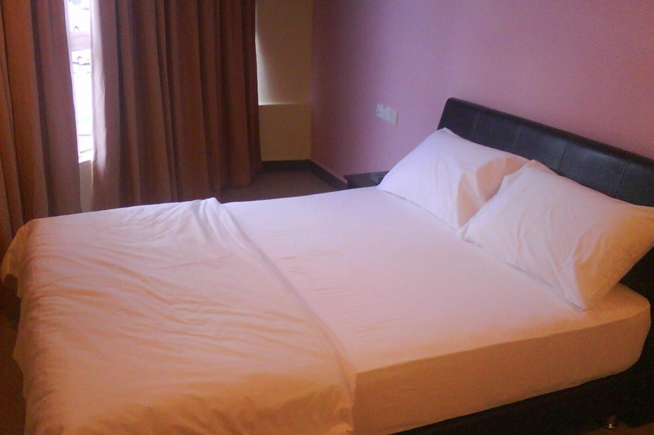 Oyo 90021 Star View Hotel Kampong Batu Tiga Kültér fotó
